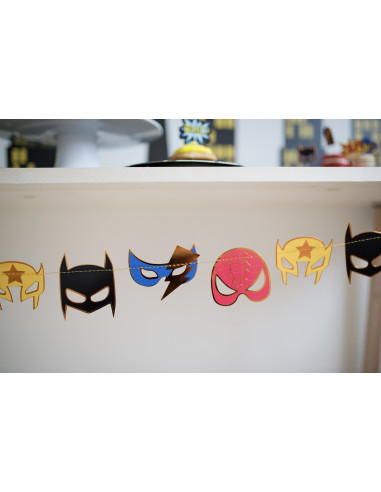 guirlande-masques-super-heros-deco-anniversaire-super-heros-originale.jpg
